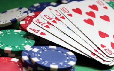 Gioco d'azzardo, Agenzia delle Entrate ha accesso ai conti gioco con codice fiscale, ecco tutti i rischi per i contribuenti.