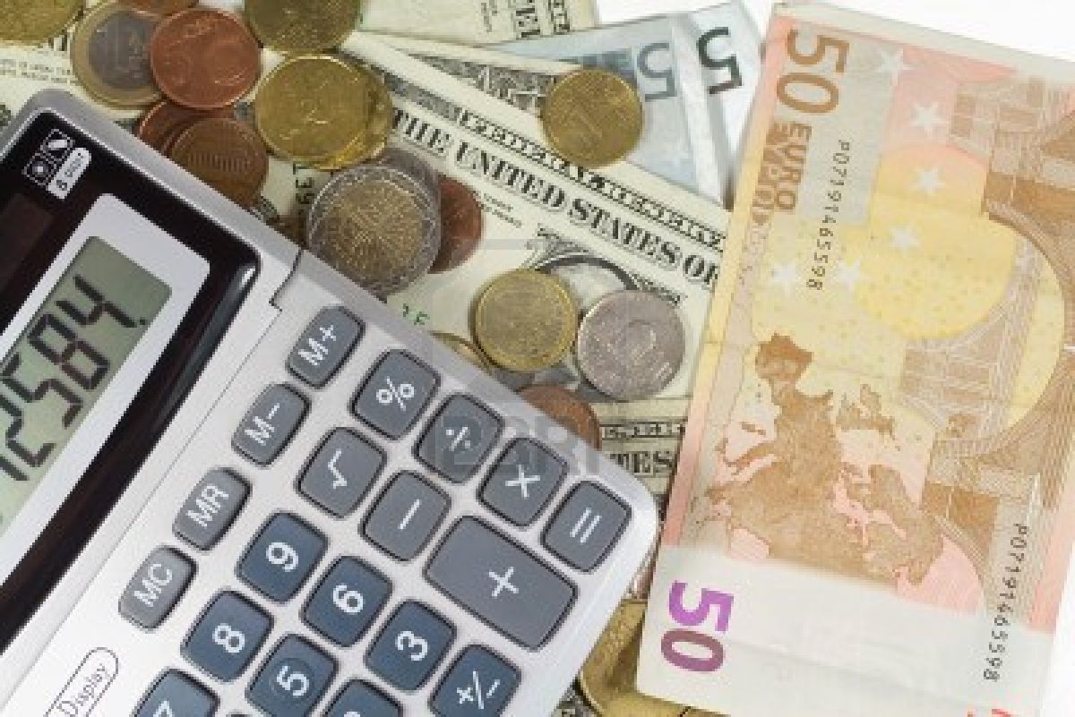 Aumento stipendio badanti: da 80 a 100 euro di più al mese dal primo gennaio