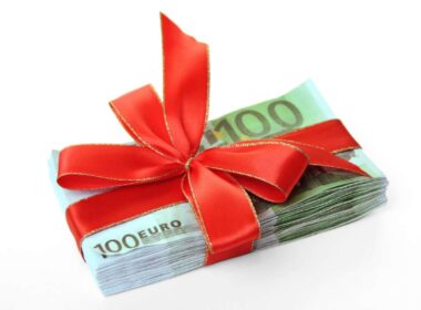 Badanti, ecco perché tutte hanno diritto a 1.200 euro di bonus nel 2023