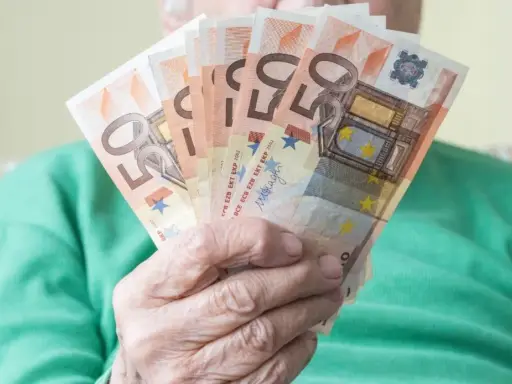 Quanto costa la badante e quanto prende di stipendio la badante